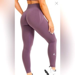 BNWT Oner Active EFFORTLESS SEAMLESS LEGGINGS Vintage Purple S - Reg Length